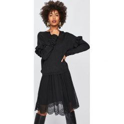 Vero Moda - Sweter. Czarne swetry klasyczne damskie marki Vero Moda, s, z poliesteru, z okrągłym kołnierzem. Za 189,90 zł.