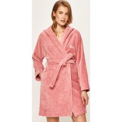 Hugo Boss - Szlafrok. Różowe szlafroki damskie HUGO BOSS, m, bez wzorów, z bawełny, bez rękawów, z kapturem. Za 749,90 zł.
