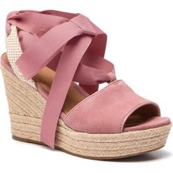 Espadryle UGG - W Shiloh 1100974 W/Pdw. Różowe espadryle damskie Ugg, bez wzorów, ze skóry, bez obcasa, na obcasie. W wyprzedaży za 379,00 zł.