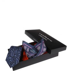 Zestaw Krawat plus Poszetka. Czarne krawaty męskie marki LANCERTO, bez wzorów, z jedwabiu, eleganckie. Za 159,80 zł.