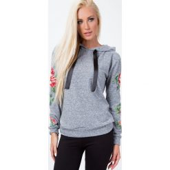 Bluzy damskie: Bluza z haftami na rękawach jasnoszara 1522
