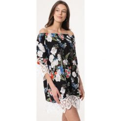 Czarna Tunika Catch On To. Czarne tuniki damskie marki Born2be, m, w kwiaty, z koronki, bez kołnierzyka, bez rękawów. Za 49,99 zł.