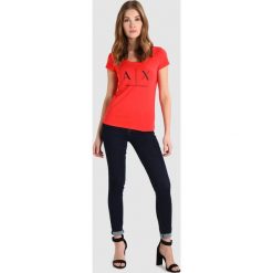 T-shirty damskie: Armani Exchange Tshirt z nadrukiem poppy red