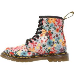 Buty zimowe damskie: Dr. Martens 1460 WANDERFLOWER Botki sznurowane taupe