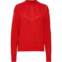 Sweter "Karine" w kolorze czerwonym. Czerwone swetry damskie Kaffe, xl, bez wzorów, ze splotem, bez rękawów, bez kaptura. W wyprzedaży za 177,95 zł.