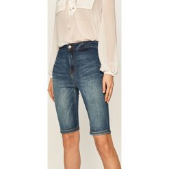 Guess Jeans - Szorty. Niebieskie szorty damskie Guess Jeans, s, z aplikacjami, z elastanu, casualowe. Za 329,90 zł.