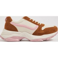 Sportowe buty ze wstawkami - Wielobarwny. Buty sportowe damskie Sinsay, bez wzorów, sportowe. Za 79,99 zł.