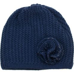 Czapka damska Spokojny kwiat granatowa. Niebieskie czapki zimowe damskie marki Art of Polo. Za 42,47 zł.