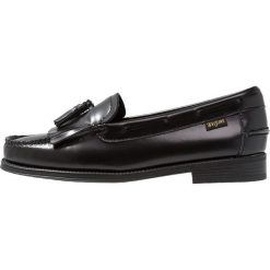 G. H. Bass & Co. WEEJUN ESTHER KILTIE Półbuty wsuwane black. Czarne półbuty damskie G. H. Bass & Co., bez wzorów, ze skóry, bez obcasa, bez zapięcia. Za 509,00 zł.