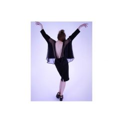 Bluza z odkrytymi plecami i tiulem Czarna. Czarne bluzy damskie marki Sthorm, uniwersalny, bez wzorów, z elastanu, bez rękawów, bez kaptura. Za 279,00 zł.
