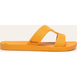 Ipanema - Klapki. Pomarańczowe klapki damskie Ipanema, bez wzorów, z gumy, bez obcasa, na obcasie. W wyprzedaży za 69,90 zł.