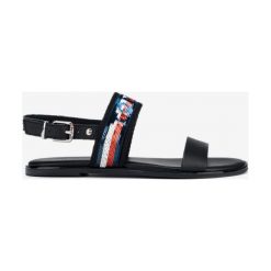 Tommy Hilfiger Sandały Czarny. Czarne sandały damskie TOMMY HILFIGER, w paski, ze skóry, bez obcasa, z paskami. Za 428,95 zł.