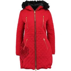 Desigual ABRIG AZUL Płaszcz zimowy borgona. Czerwone płaszcze damskie pastelowe Desigual, na zimę, z materiału. W wyprzedaży za 494,45 zł.