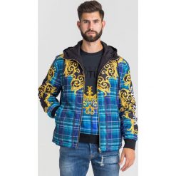 KURTKA VERSACE JEANS COUTURE. Czarne płaszcze męskie Versace Jeans Couture, m, z aplikacjami, z jeansu, bez kaptura. Za 1729,00 zł.