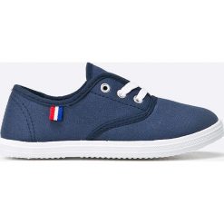 American Club - Tenisówki dziecięce. Białe trampki dziewczęce American CLUB, bez wzorów, z gumy, na sznurówki. W wyprzedaży za 24,90 zł.