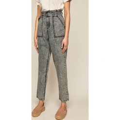 Medicine - Jeansy Boho Breeze. Niebieskie jeansy damskie MEDICINE, z podwyższonym stanem. W wyprzedaży za 71,90 zł.