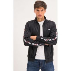 Bluza Fila Tape 681867. Czarne bluzy męskie Fila, xl, bez wzorów, z poliesteru, bez kołnierzyka, bez rękawów, bez kaptura. W wyprzedaży za 209,00 zł.