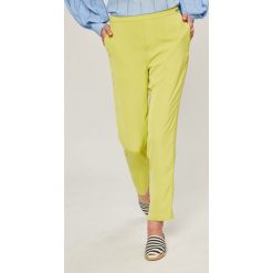 Guess Jeans - Spodnie Eleanor. Żółte jeansy damskie Guess Jeans, s, z aplikacjami, z poliesteru, casualowe. W wyprzedaży za 239,90 zł.