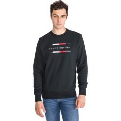 Tommy Hilfiger Bluza Czarny. Czarne bluzy męskie TOMMY HILFIGER, xxl, z nadrukiem, z bawełny, bez kołnierzyka, bez rękawów, bez kaptura. Za 426,95 zł.