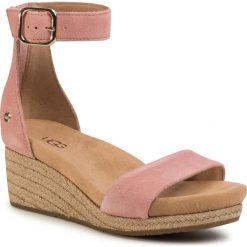 Espadryle UGG - W Zoe II 1111075 Lss. Różowe espadryle damskie Ugg, bez wzorów, ze skóry, bez obcasa, na obcasie. Za 549,00 zł.