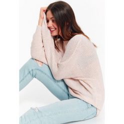 SWETER DAMSKI Z RĘKAWEM KIMONOWYM. Różowe swetry damskie TROLL, s, bez wzorów, klasyczne, bez rękawów, bez kaptura. W wyprzedaży za 29,99 zł.