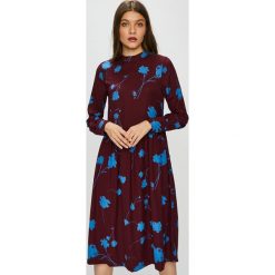 Vero Moda - Sukienka Zitta. Brązowe sukienki damskie Vero Moda, na co dzień, s, bez wzorów, z poliesteru, casualowe, z okrągłym kołnierzem, bez rękawów, midi, rozkloszowane. W wyprzedaży za 139,90 zł.