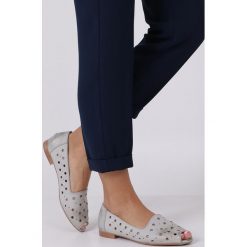 Szare baleriny lordsy ażurowe peep toe ze skórzaną wkładką Jezzi ASA136-3. Szare baleriny damskie Jezzi, z otwartym noskiem, bez obcasa. Za 99,99 zł.