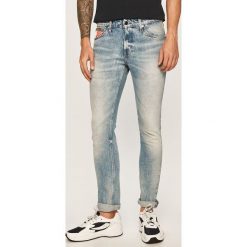 Tommy Jeans - Jeansy Scanton Heritage. Niebieskie jeansy męskie Tommy Jeans, bez wzorów. W wyprzedaży za 449,90 zł.