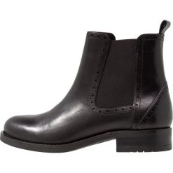 Zign Botki black. Czarne botki damskie marki Zign, ze skóry, klasyczne, bez obcasa, bez zapięcia. Za 419,00 zł.