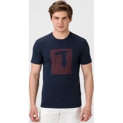Trussardi Jeans Koszulka Niebieski. Niebieskie podkoszulki męskie Trussardi Jeans, l, z nadrukiem, z bawełny, bez kołnierzyka, z krótkim rękawem, krótkie. Za 206,95 zł.