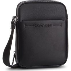 Saszetka CALVIN KLEIN - Flex 2 Gusset Ipad Mini Reporter K50K504394 001. Czarne torby męskie skórzane Calvin Klein, bez wzorów, ze skóry ekologicznej, młodzieżowe. Za 359,00 zł.