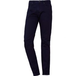 Emporio Armani Jeansy Slim Fit denim blu. Niebieskie jeansy męskie relaxed fit Emporio Armani, z bawełny. Za 639,00 zł.