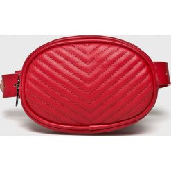 Steve Madden - Nerka. Czerwone nerki damskie Steve Madden, w paski, z poliesteru, casualowe, bez dodatków. W wyprzedaży za 149,90 zł.