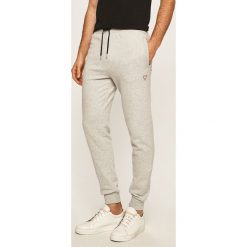 Guess Jeans - Spodnie. Szare spodnie męskie s, z aplikacjami, z bawełny, casualowe. Za 299,90 zł.