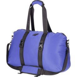 Torba sportowa TPU101 - kobalt. Torebki damskie sportowe w paski, sportowe, na ramię, bez dodatków. W wyprzedaży za 79,99 zł.