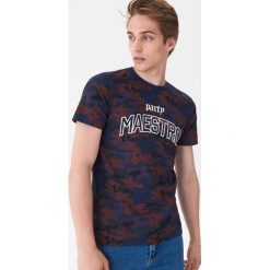 T-shirt camo z nadrukiem - Granatowy. Niebieskie t-shirty męskie House, s, z nadrukiem, bez kołnierzyka. Za 49,99 zł.