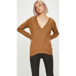 Guess Jeans - Sweter. Żółte swetry damskie Guess Jeans, s, z aplikacjami, z elastanu, z krótkim rękawem, krótkie, bez kaptura. W wyprzedaży za 239,90 zł.