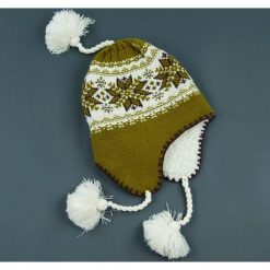 Czapka damska Uszatka regionalna oliwkowo-biała r. 56-58. Białe czapki zimowe damskie Art of Polo. Za 36,52 zł.
