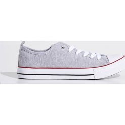 Trampki - Jasny szar. Szare trampki i tenisówki damskie marki Sinsay, bez wzorów, bez zapięcia. Za 49,99 zł.