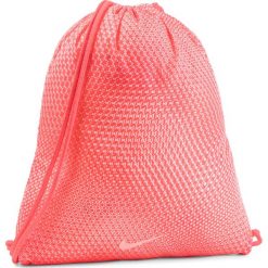 Plecak NIKE - BA5262 671. Pomarańczowe plecaki męskie Nike, bez wzorów, z materiału, sportowe. Za 49,00 zł.
