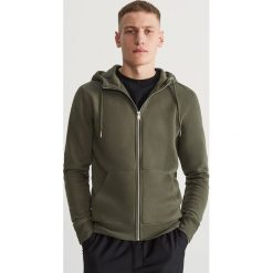 Rozpinana bluza z kapturem - Khaki. Brązowe bluzy męskie Reserved, s, bez wzorów, z kapturem, bez rękawów, z kapturem. Za 89,99 zł.