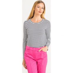 T-SHIRT ORIA Weekend Max Mara. Bluzki damskie Weekend Max Mara, xl, bez wzorów, bez kołnierzyka, bez rękawów. Za 349,00 zł.