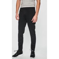 Reebok - Spodnie. Czarne spodnie męskie Reebok, m, z poliesteru, sportowe. W wyprzedaży za 139,90 zł.