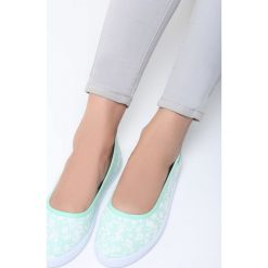 Miętowe Balerinki Bigger Thing. Zielone baleriny damskie Born2be, w kwiaty, bez obcasa, na płaskiej podeszwie. Za 39,99 zł.