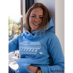 Bluza damska RENIFEROWE LOVE błękit. Niebieskie bluzy damskie Pakamera, z dresówki, bez kaptura. Za 159,00 zł.