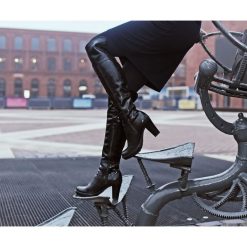 Kozaki za kolano - skóra naturalna - model 185 - kolor czarny błyszczący. Czarne kozaki damskie Zapato, na randkę, na zimę, z dzianiny, klasyczne, przed kolano, na wysokim obcasie, na obcasie, bez zapięcia. W wyprzedaży za 262,50 zł.