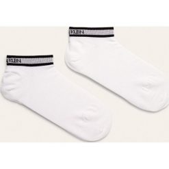 Calvin Klein - Skarpetki (2-pack). Czarne skarpetki damskie Calvin Klein, z nadrukiem, z elastanu. Za 59,90 zł.
