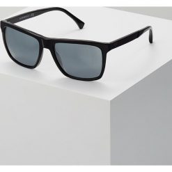 Emporio Armani Okulary przeciwsłoneczne black. Czarne okulary przeciwsłoneczne męskie wayfarery marki Emporio Armani. Za 529,00 zł.