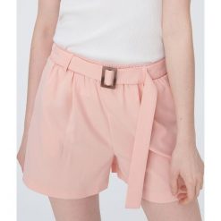 Materiałowe bermudy z paskiem - Pomarańczowy. Pomarańczowe szorty damskie Sinsay, s, bez wzorów, z tkaniny. Za 49,99 zł.