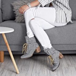 Dziurkowane botki na obcasie - skóra naturalna - model 450 - kolor grafitowy. Szare botki damskie Zapato, na zimę, ze skóry, eleganckie, za kostkę, na wysokim obcasie, na obcasie, na sznurówki. W wyprzedaży za 319,20 zł.